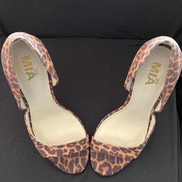 Sexy yet sophisticated Leopard print heels - Picture 3 of 9